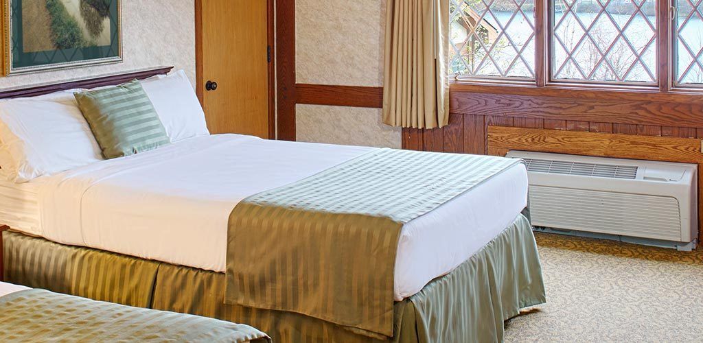 Manor Room Beds