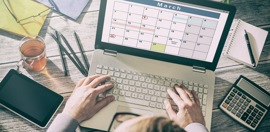 Laptop screen with calendar pulled up